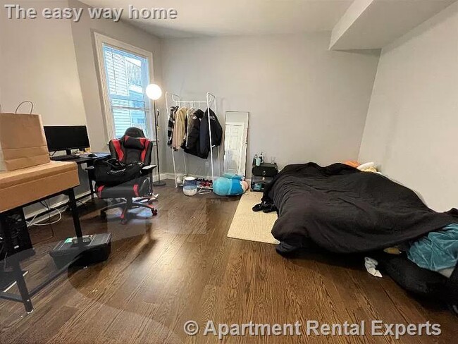 Building Photo - Allston 4 Bedroom, 3 Baths - Central Air -...