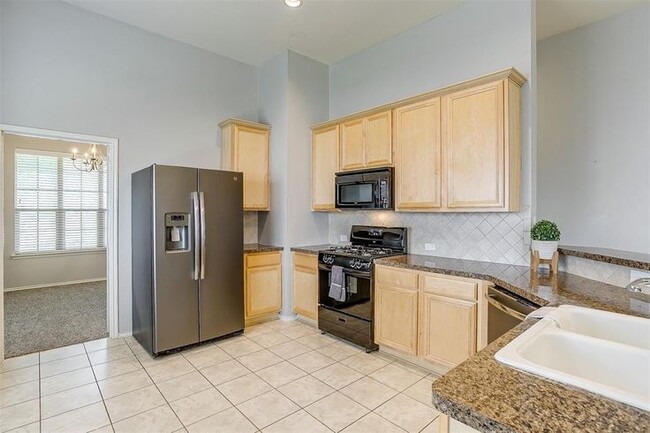 Kitchen - 1008 Long Pointe Ave