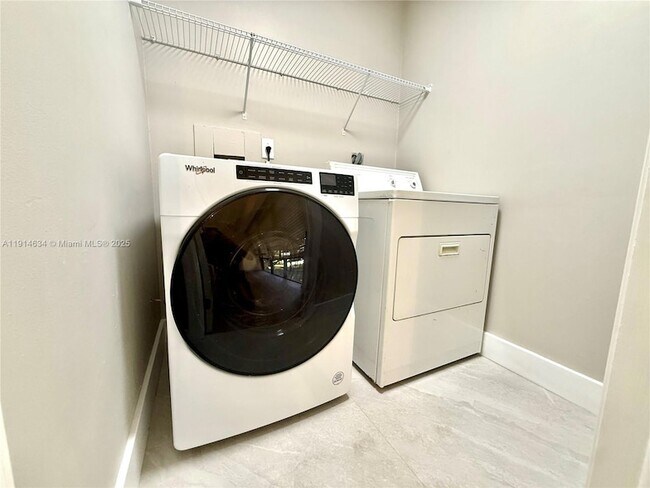 Building Photo - 9719 Hammocks Blvd