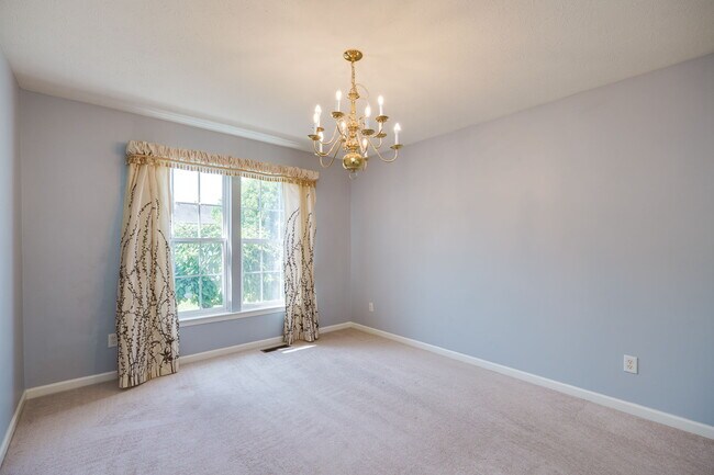 Building Photo - 2233 Oakbrook Blvd