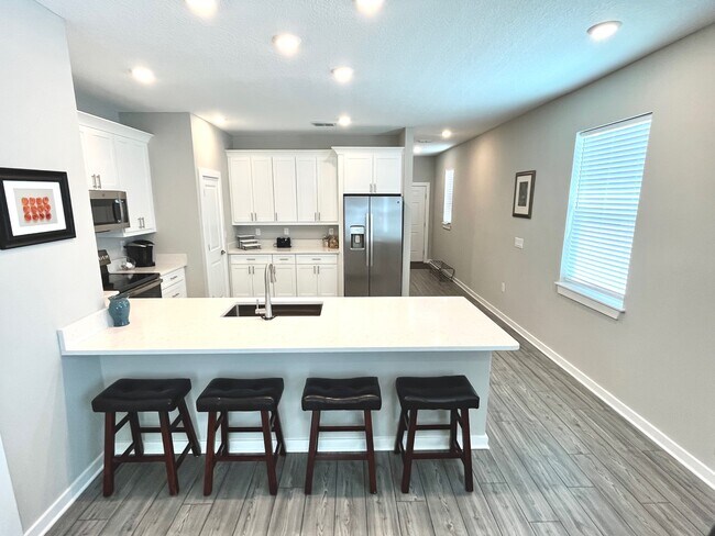 Building Photo - 6307 S Roberts Ave