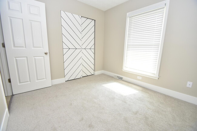 Building Photo - 3805 Wedgewood Ct