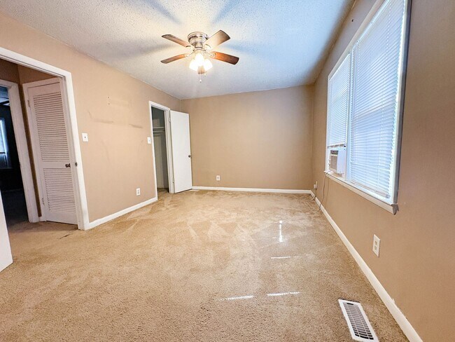 Building Photo - Coming Soon! 3 Bedroom 2 Bathroom- Pets Allowed!