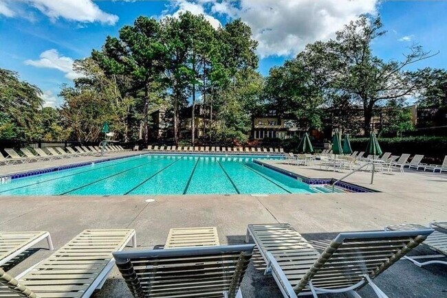 Building Photo - 138 Woodmere Square NW