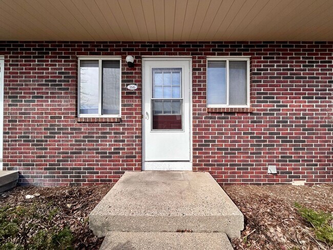 Building Photo - Two Bedroom Townhome In Southeast Grand Rapids