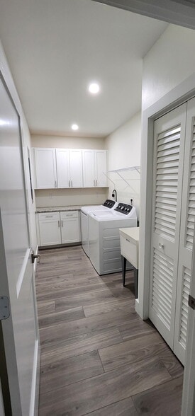 Laundry room - 10925 Red Dragon Ln