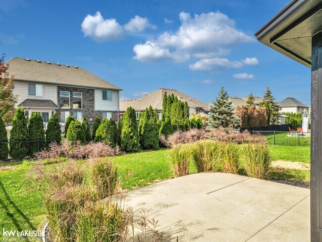 Building Photo - 45431 Pentwater Dr