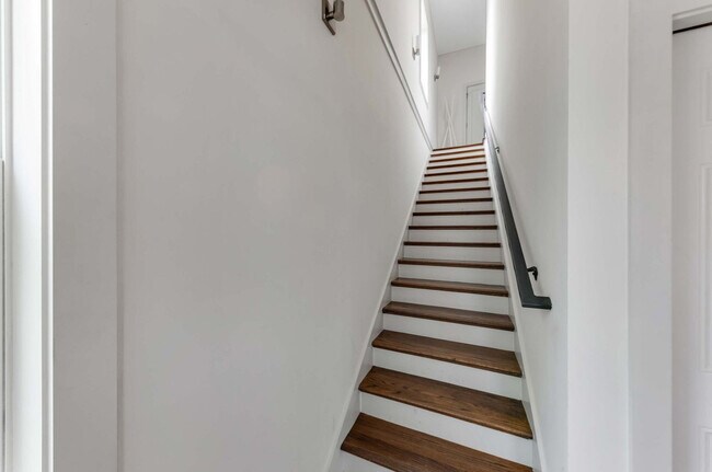 Building Photo - 1114A Wade Ave