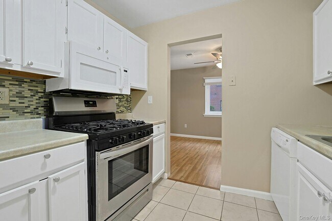 Building Photo - 214 Kennedy Dr