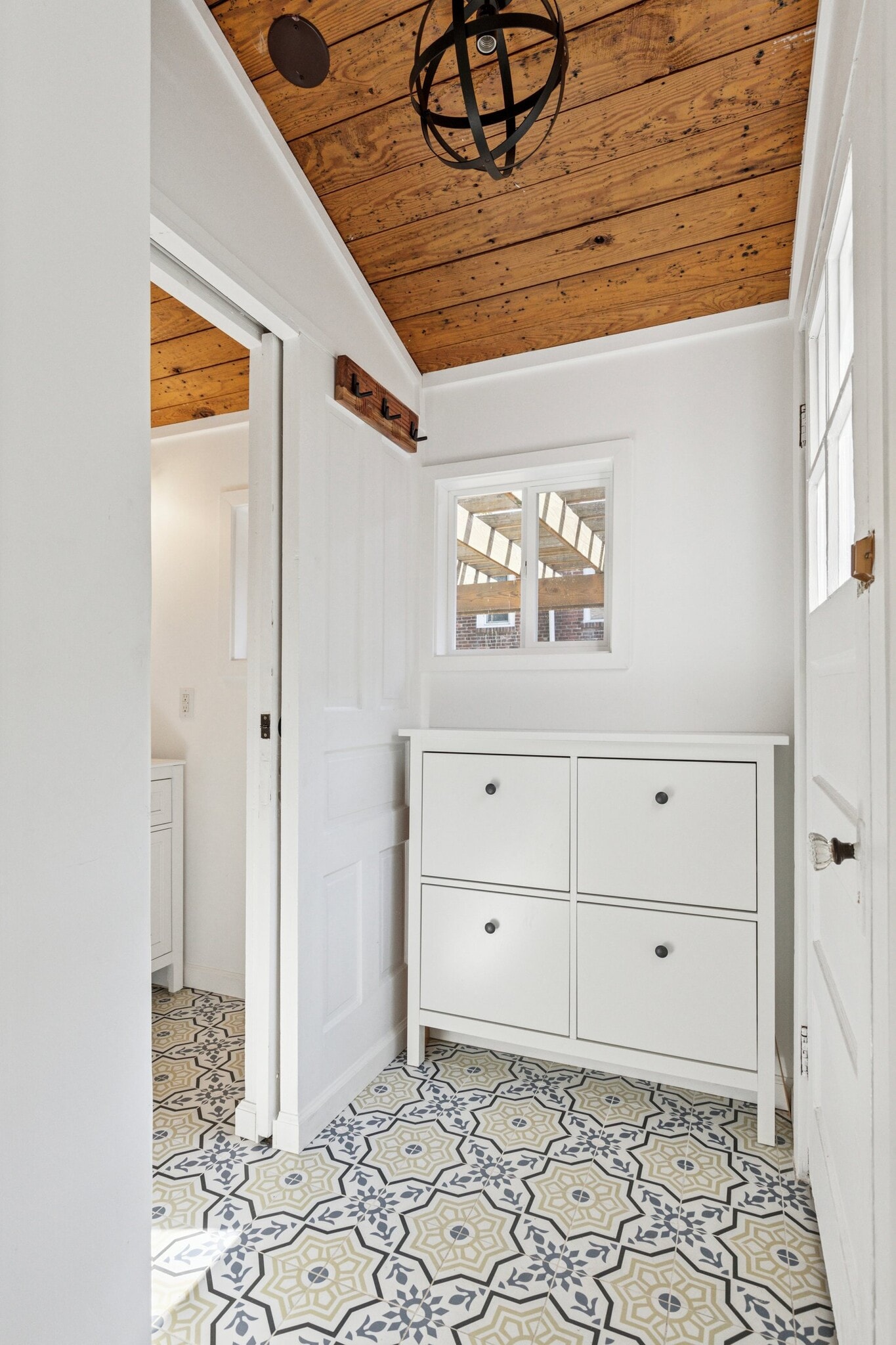 Mud Room - 155 Sheldon Ln