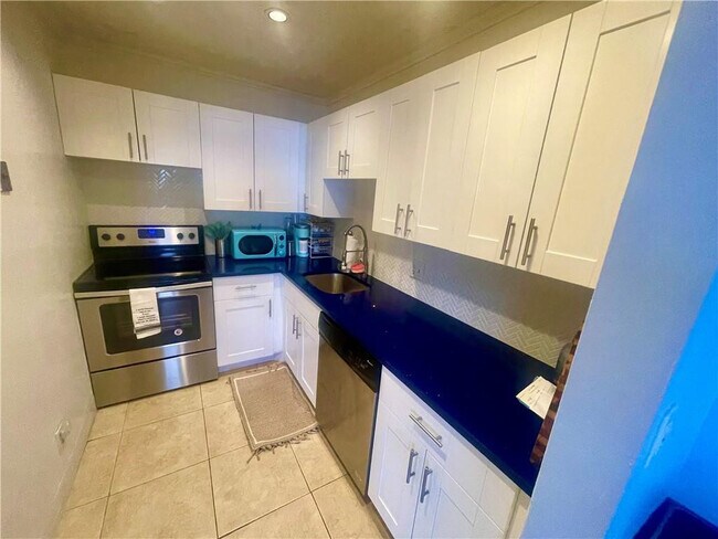 Building Photo - 2840 NE 14th Street Causeway