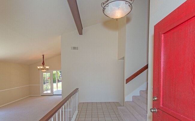 Building Photo - Charming 4 bedroom Home in Oceanside