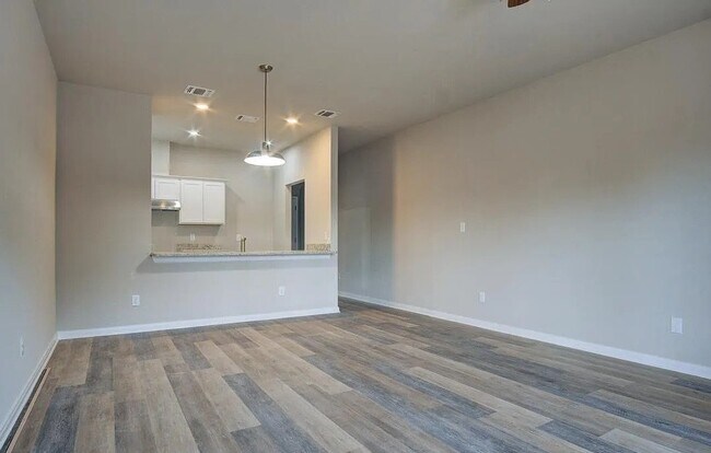 Building Photo - 121 Lawton St