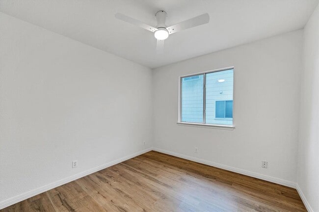Building Photo - 1707 Primrose Ln