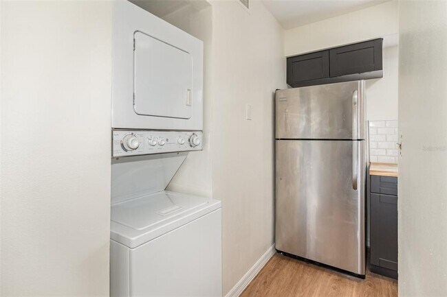 Building Photo - 1000 Lake of the Woods Blvd