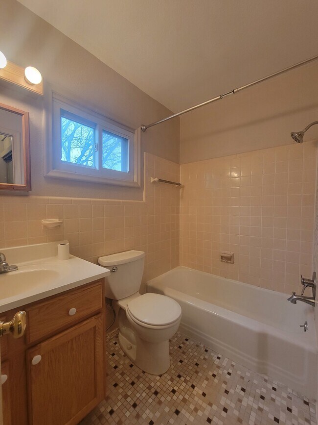 Building Photo - Upper level Duplex for RENT - VIDEO TOUR