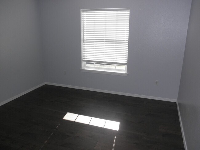 Building Photo - Updated