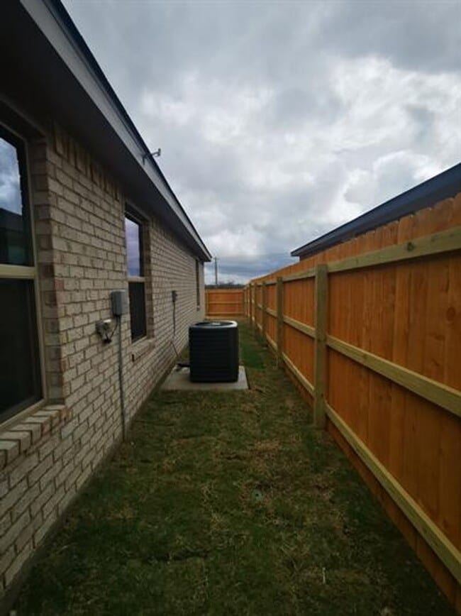 Building Photo - P2-2404 Alterman Drive Temple, TX 76504