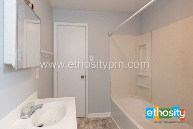 Building Photo - 2142 Webb St, Indianapolis, IN