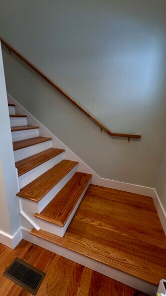 Building Photo - 5 Indian Valley Rd