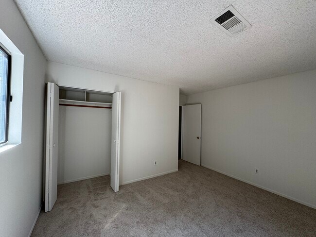 Building Photo - 31551 Wagon Wheel Dr