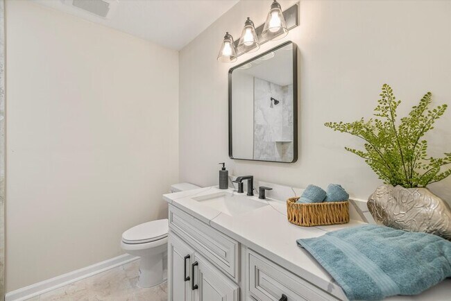 Building Photo - 3109 Shamrock St S