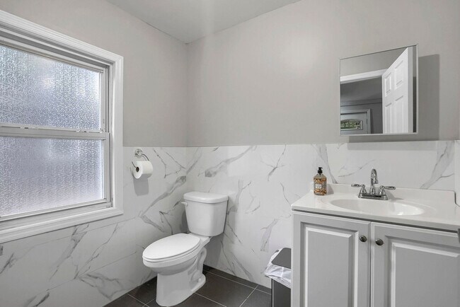 Building Photo - 763 Rte 9W