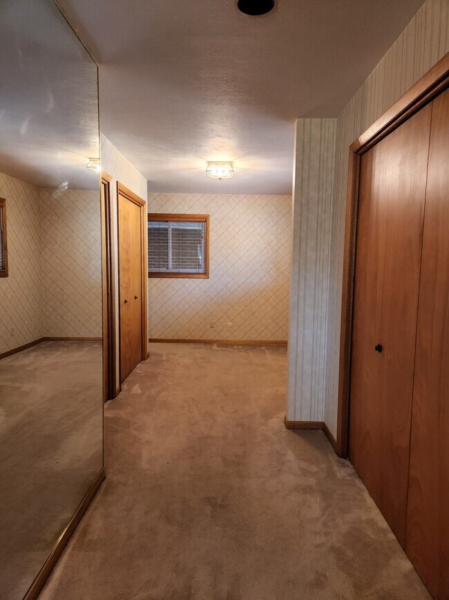 Building Photo - 2410 W 20th Street Rd