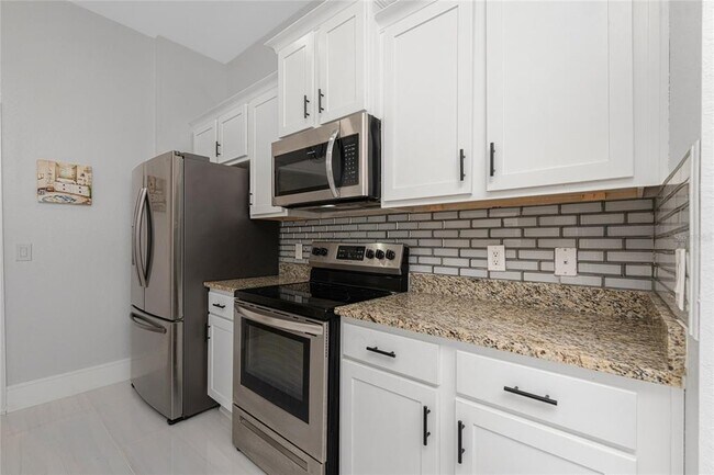 Building Photo - 22497 Vale Ave