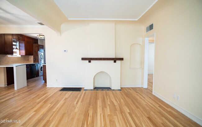 Building Photo - 1211 Mesita Dr