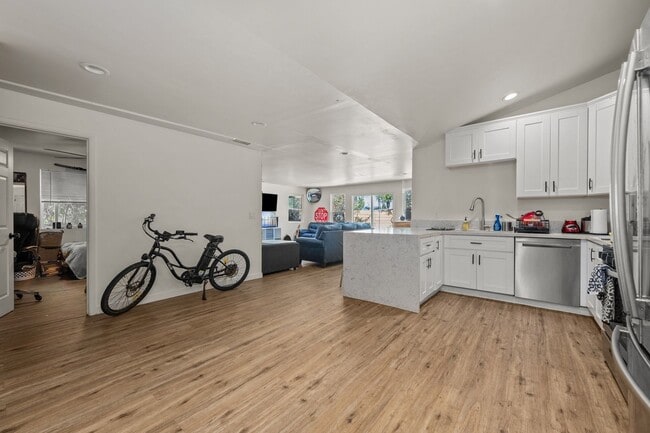 Building Photo - Two full kitchens, two washers & dryers, two dishwashers!