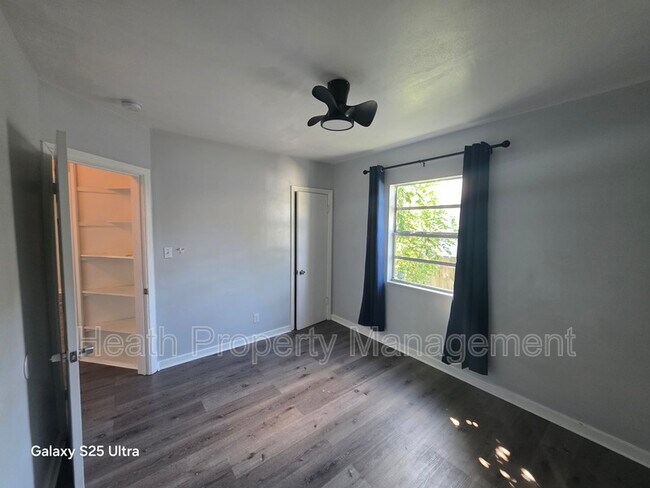 Building Photo - 1425 40th St S