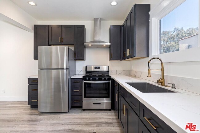 Building Photo - 1054 Maine Ave