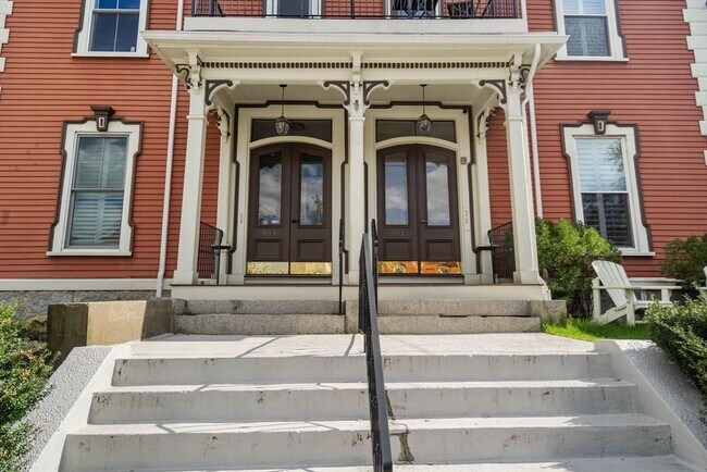 Building Photo - 903 E Broadway