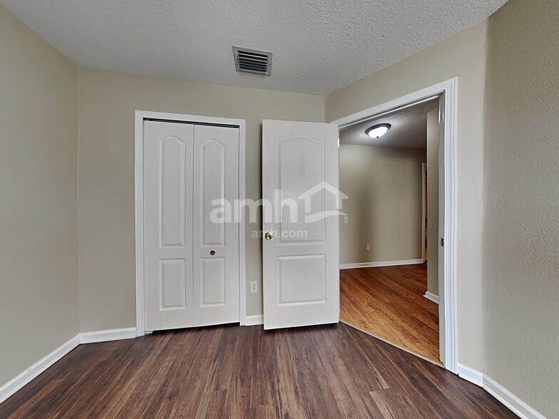 Building Photo - 10319 Soaring Eagle Dr