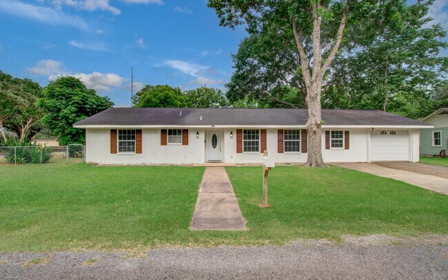 Building Photo - 1722 Front St