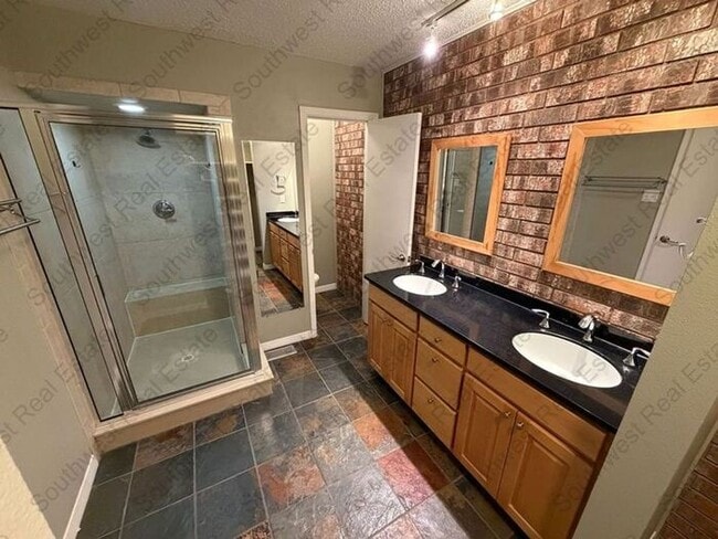 Building Photo - 2 Bed 2.5 Bath Condo on the golf course!