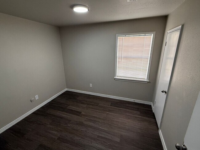 Building Photo - 421135