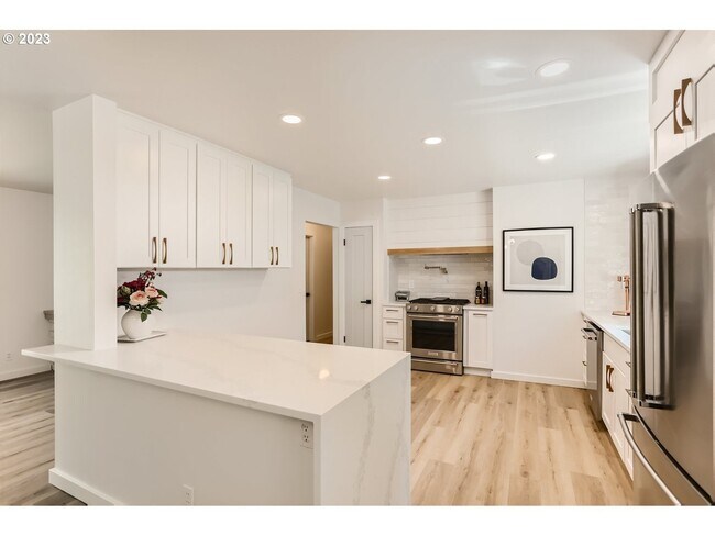 Building Photo - 2020 Wembley Park Rd