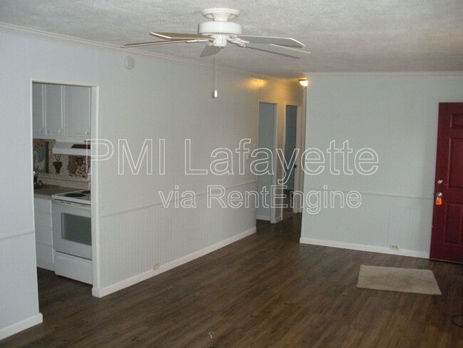 Building Photo - 2229 Roselawn Ave