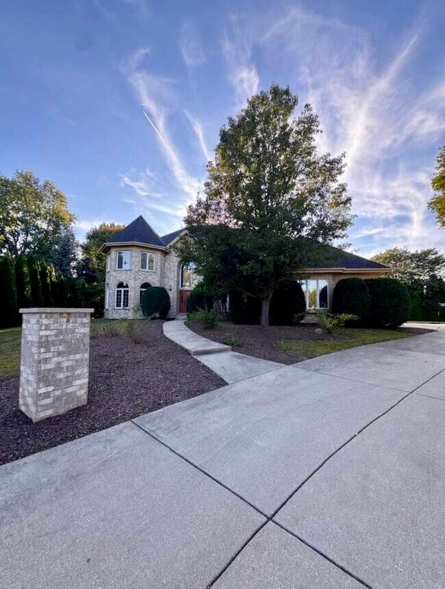 Primary Photo - 8S210 Stonehedge Dr