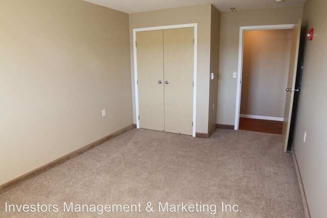 Building Photo - 3850-3880 Garden View Dr