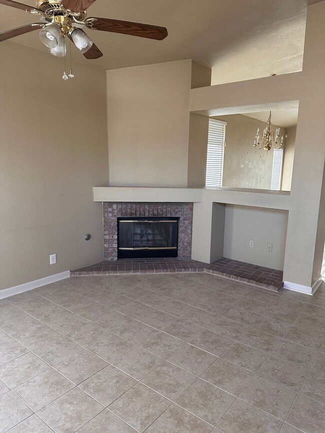 Building Photo - Great 4 bedroom 2 bath home