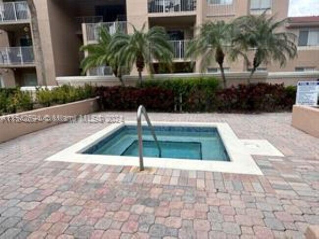 Building Photo - 10410 SW 157th Ct