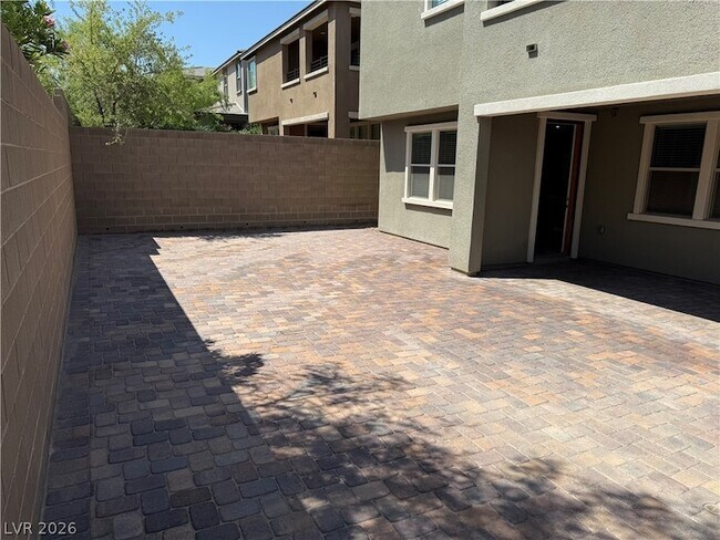 Building Photo - 921 Riverlawn Pl