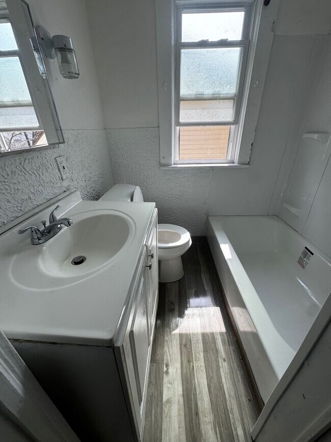 Building Photo - 880 Stevenson Rd