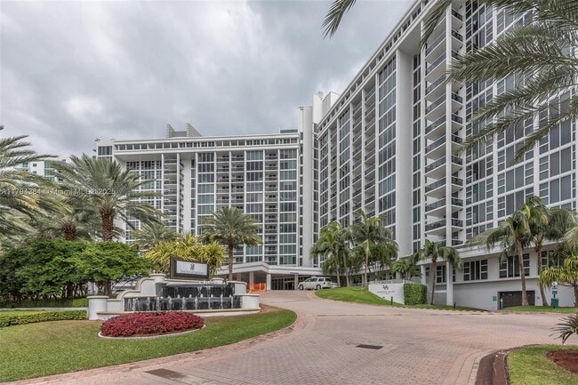 Building Photo - 10275 Collins Ave