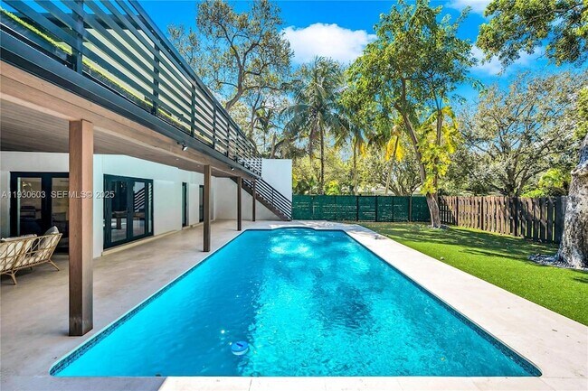 Building Photo - 11340 SW 74th Ct