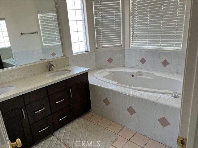 Building Photo - 5805 Encinita Ave