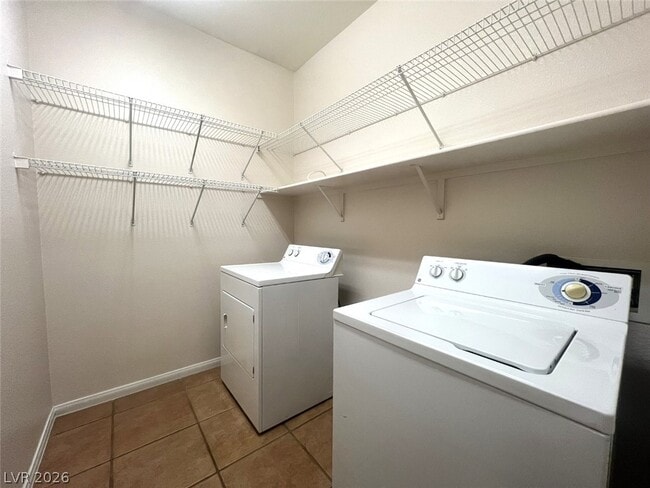 Building Photo - 11027 Village Crest Ln